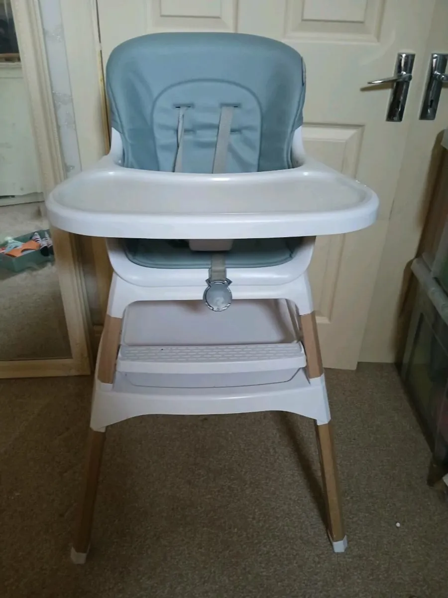 High chair - Image 1