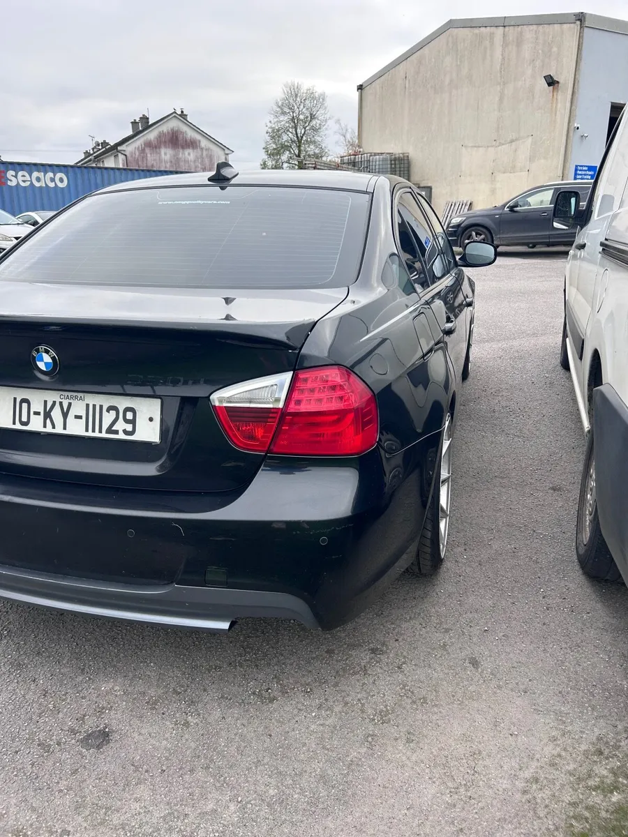 BMW 3-Series 2010 - Image 2