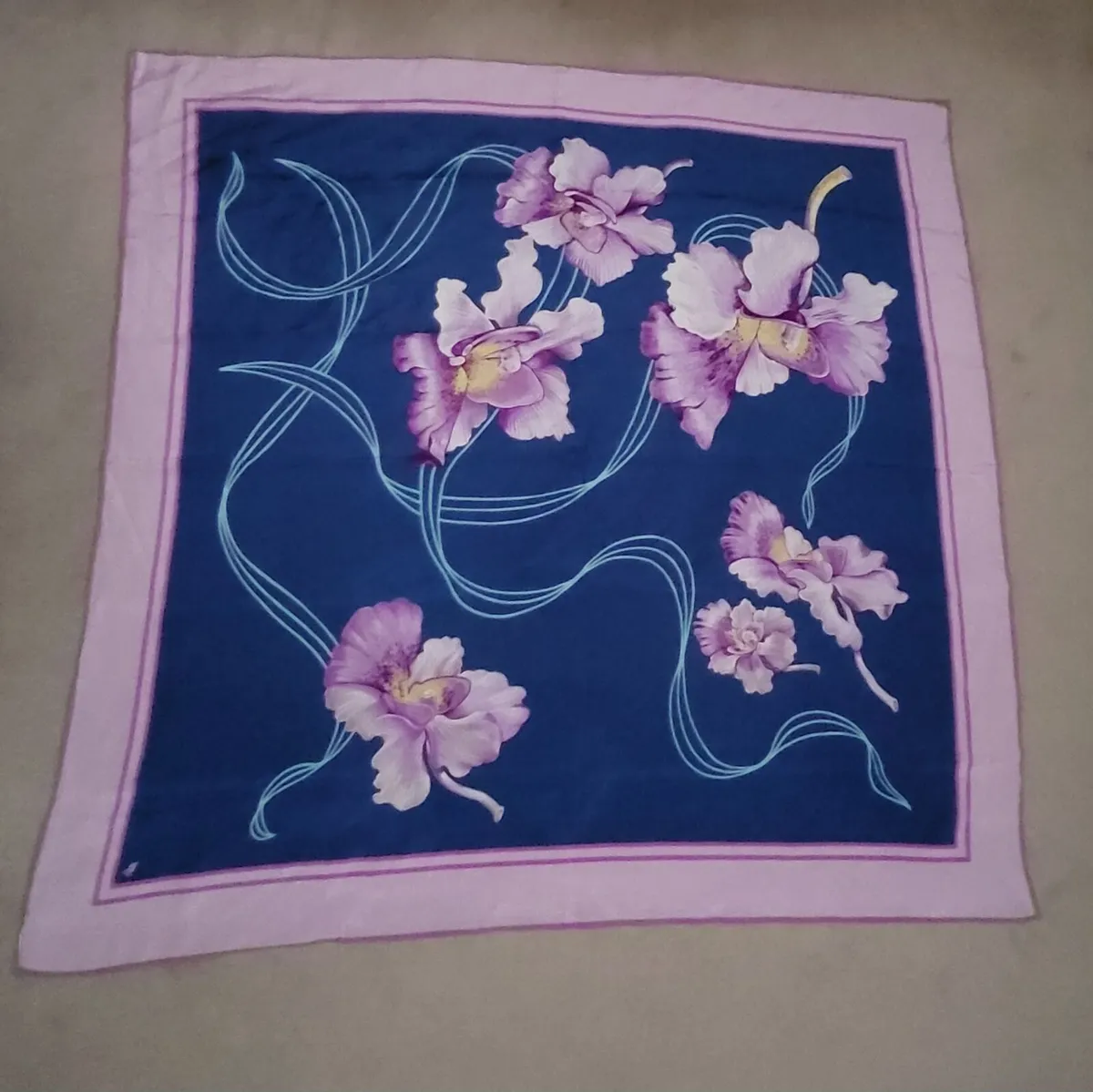 Silk scarf - Image 1