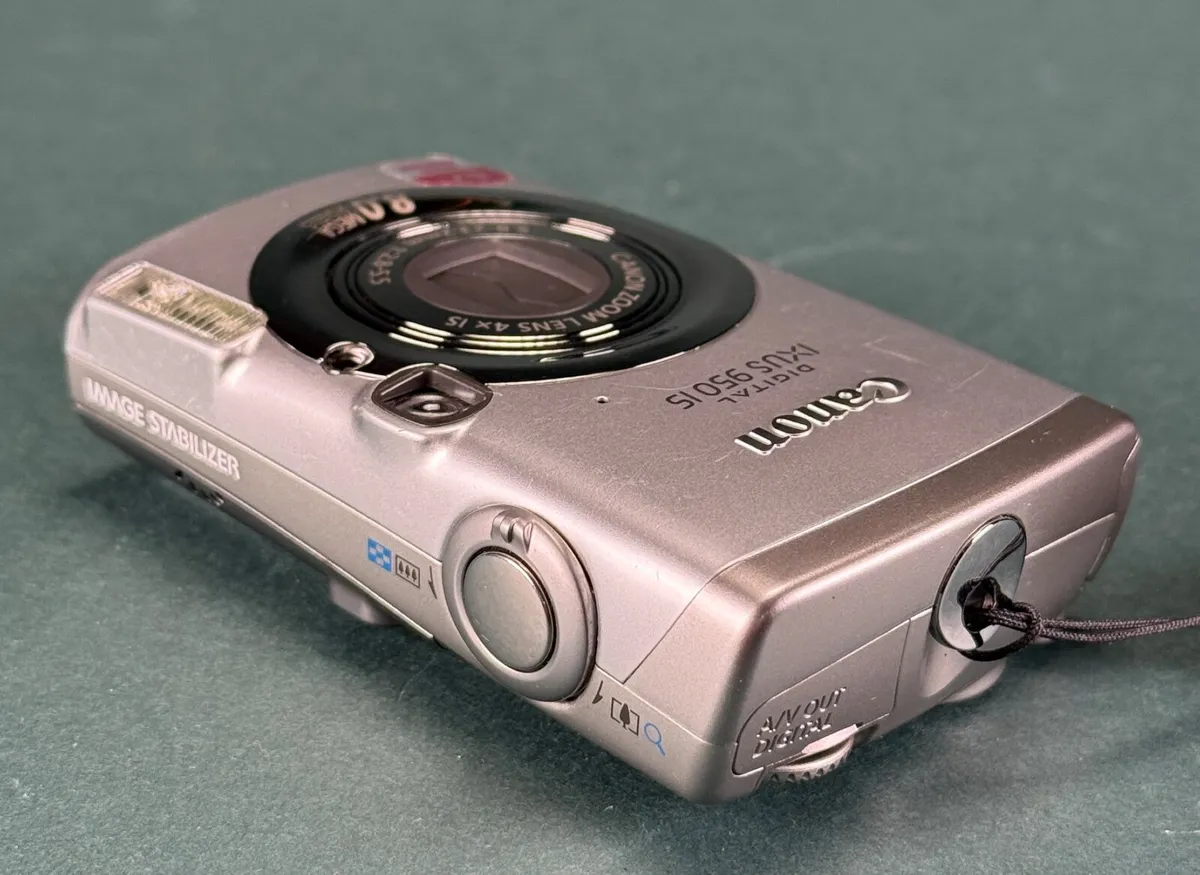 Canon Digital IXUS 950 IS - Image 4