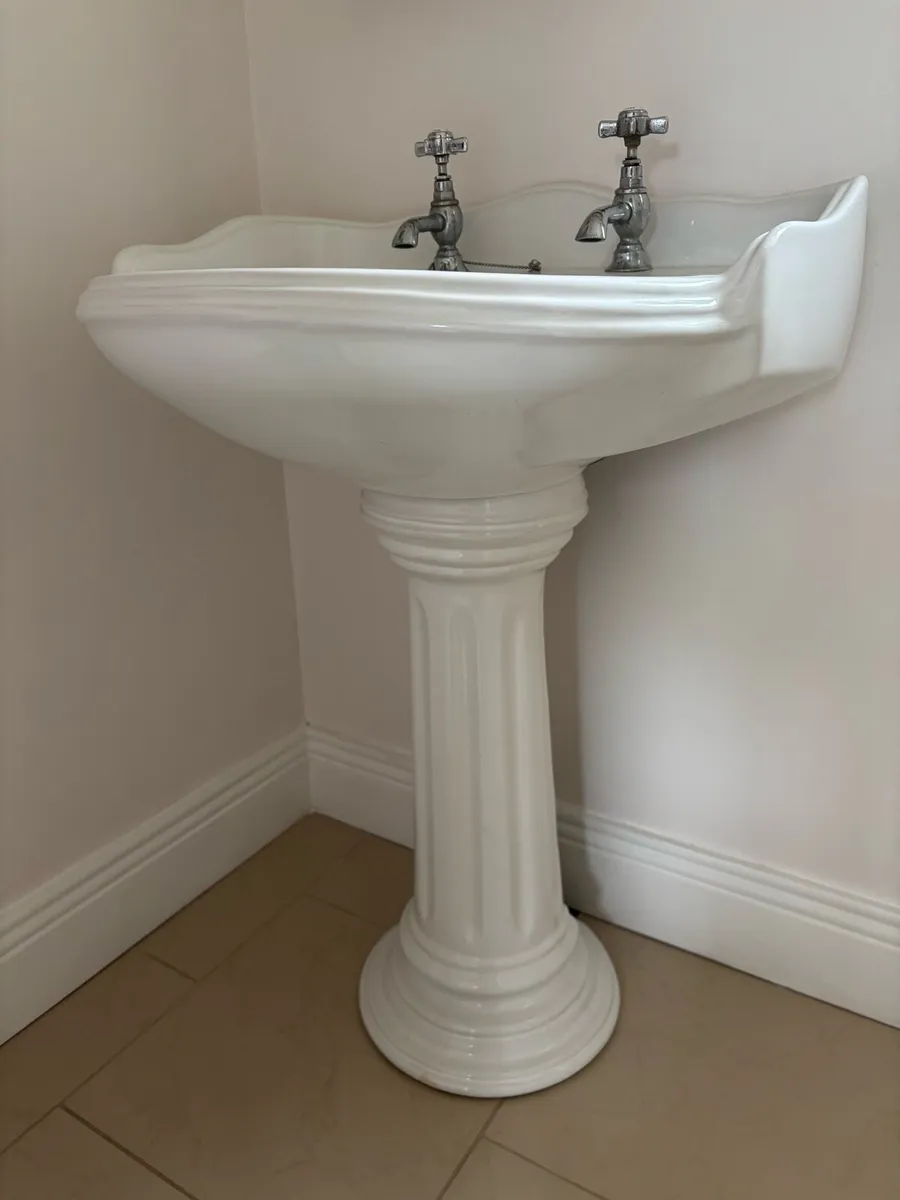 Bathroom sink - Image 2