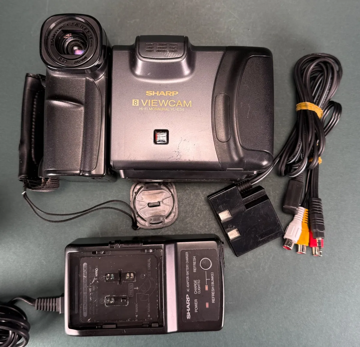Sharp 8 Viewcam VL-E34 Hi-Fi Monaural VHS-C Video - Image 1