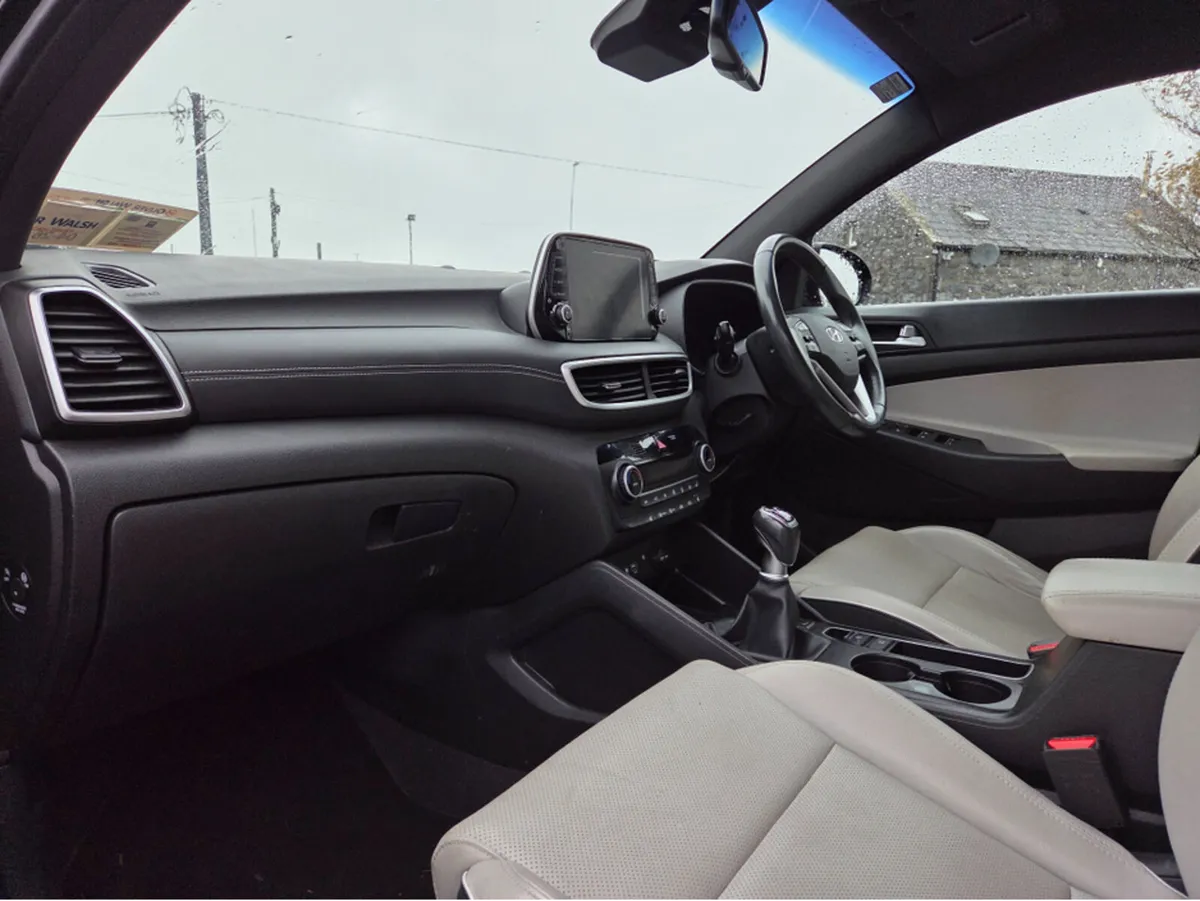 Hyundai Tucson IX35 EXECUTIVE PLUS 5DR - Image 2