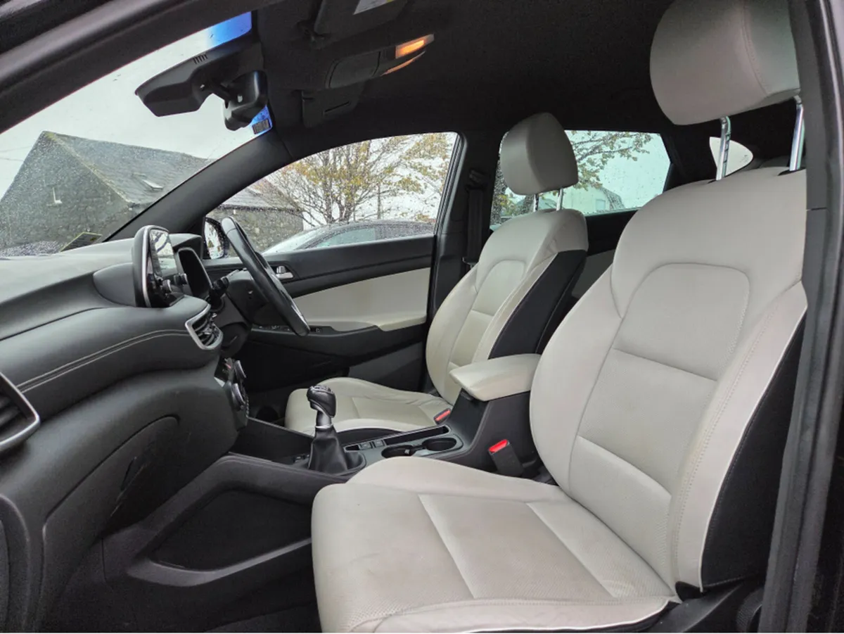 Hyundai Tucson IX35 EXECUTIVE PLUS 5DR - Image 3