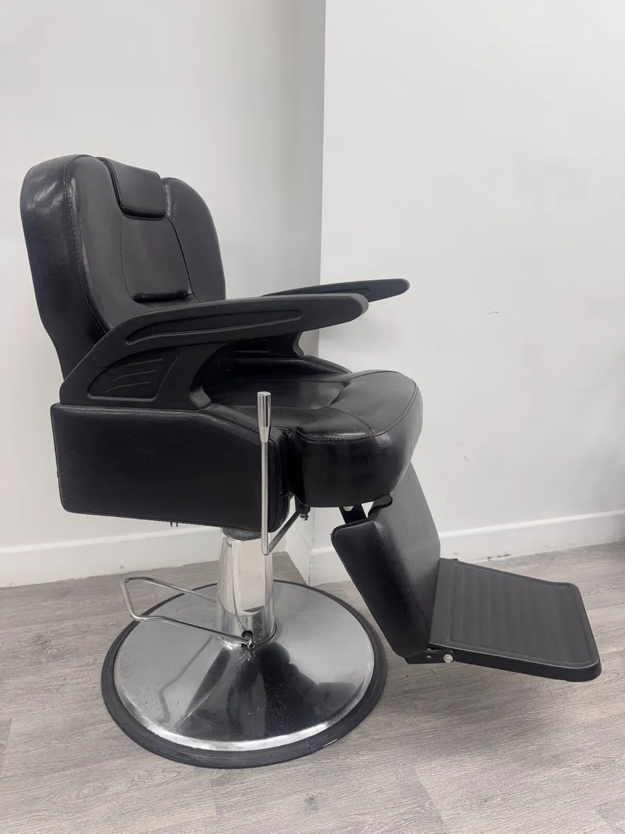 Barber chair - Image 1