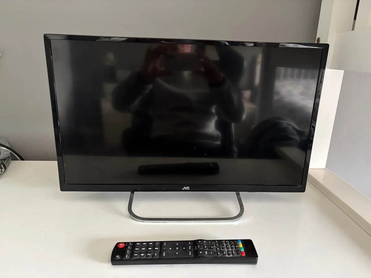 JVC TV 24” - Image 1