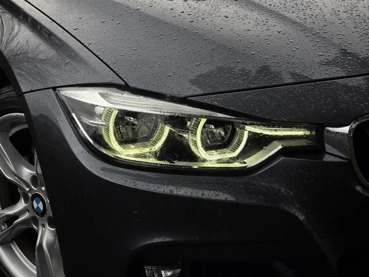 BMW 330e hybrid - Image 2