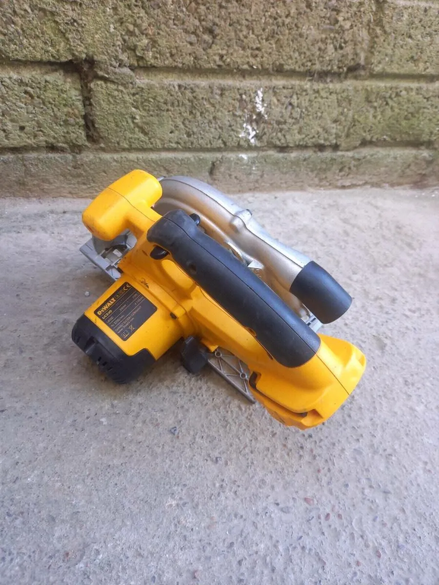 DeWalt  Cordless Skilsaw - Image 3