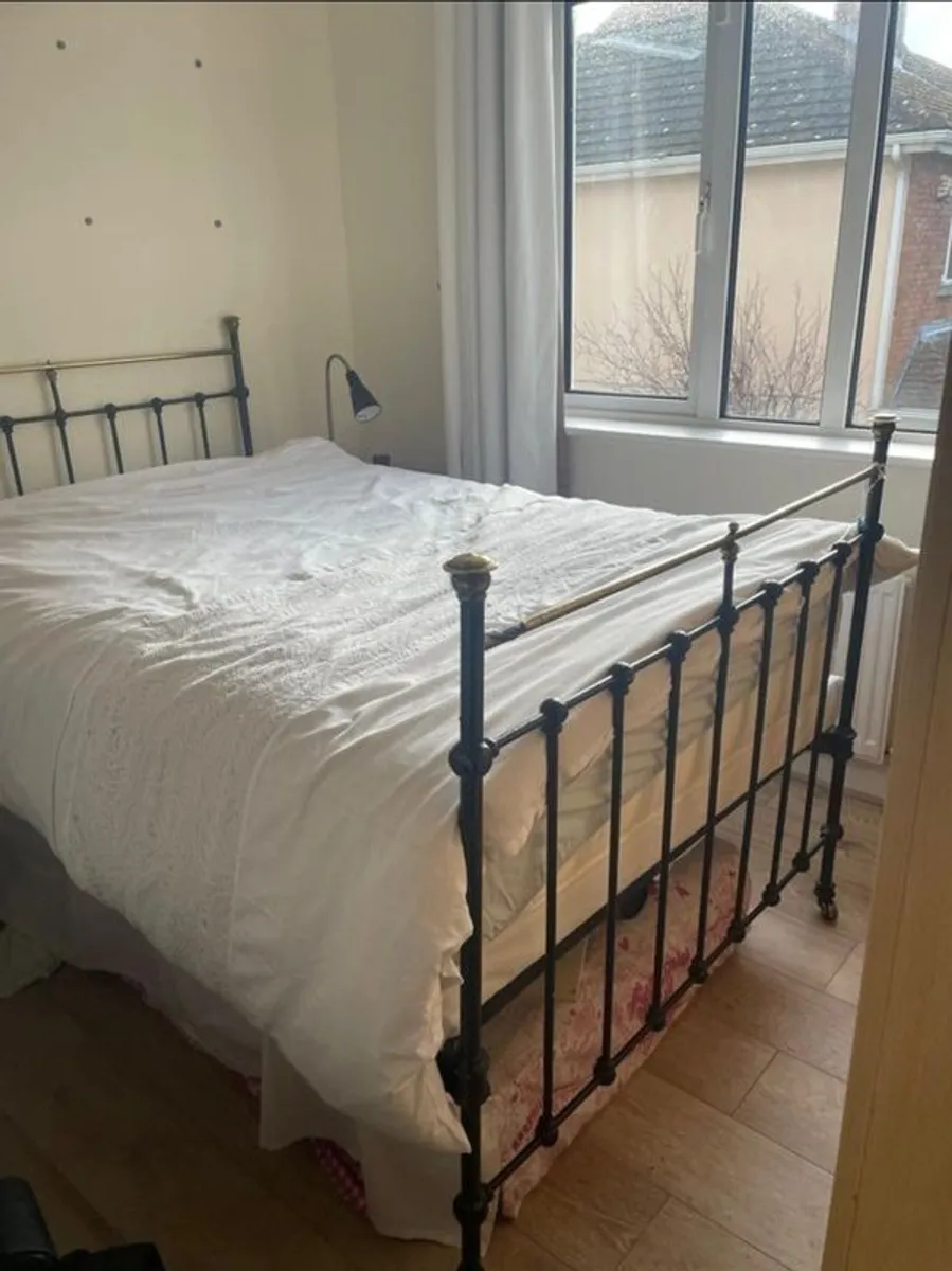Antique Cast Iron and Brass Double Bed Frame incl. Solid Base - Image 1