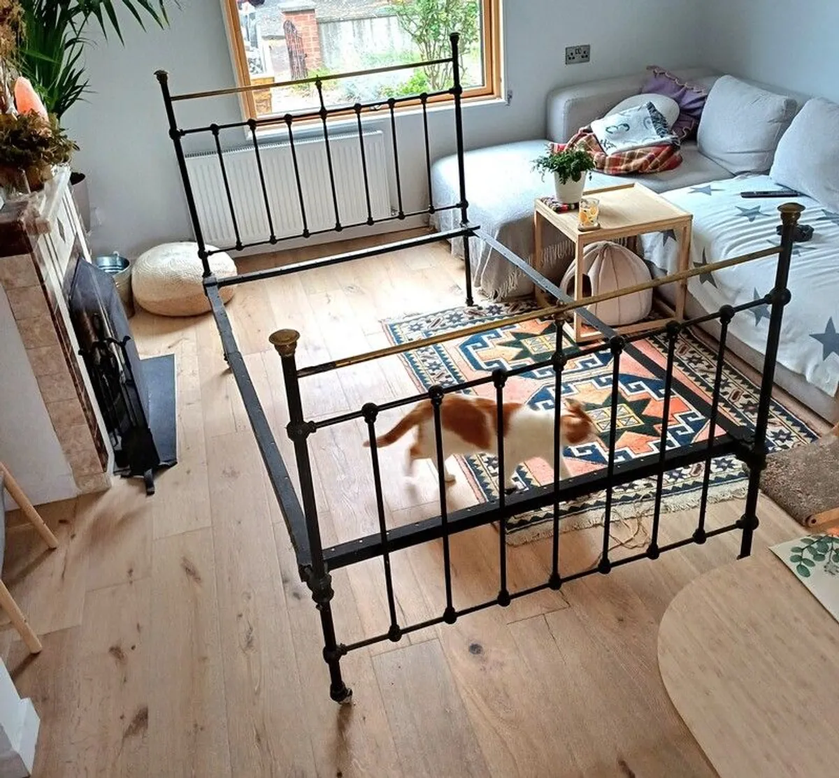 Antique Cast Iron and Brass Double Bed Frame incl. Solid Base - Image 3