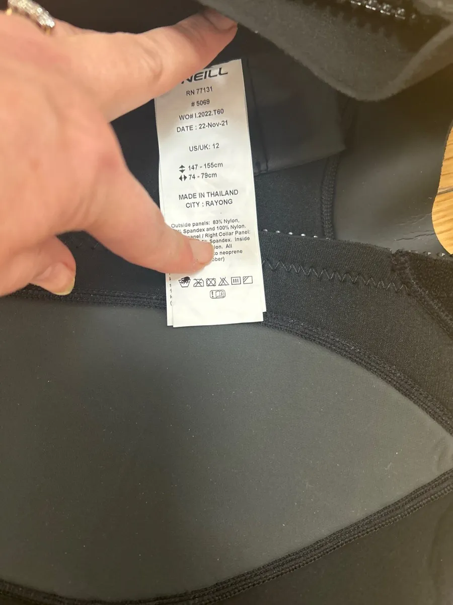 Child’s wet suit - Image 3