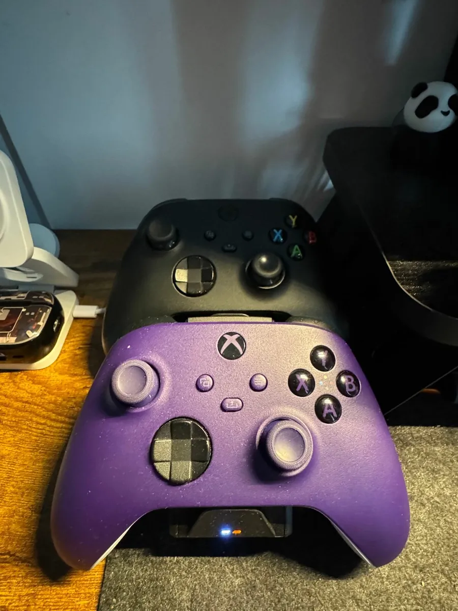 Xbox Series X (with PowerA charging dock) - Image 4