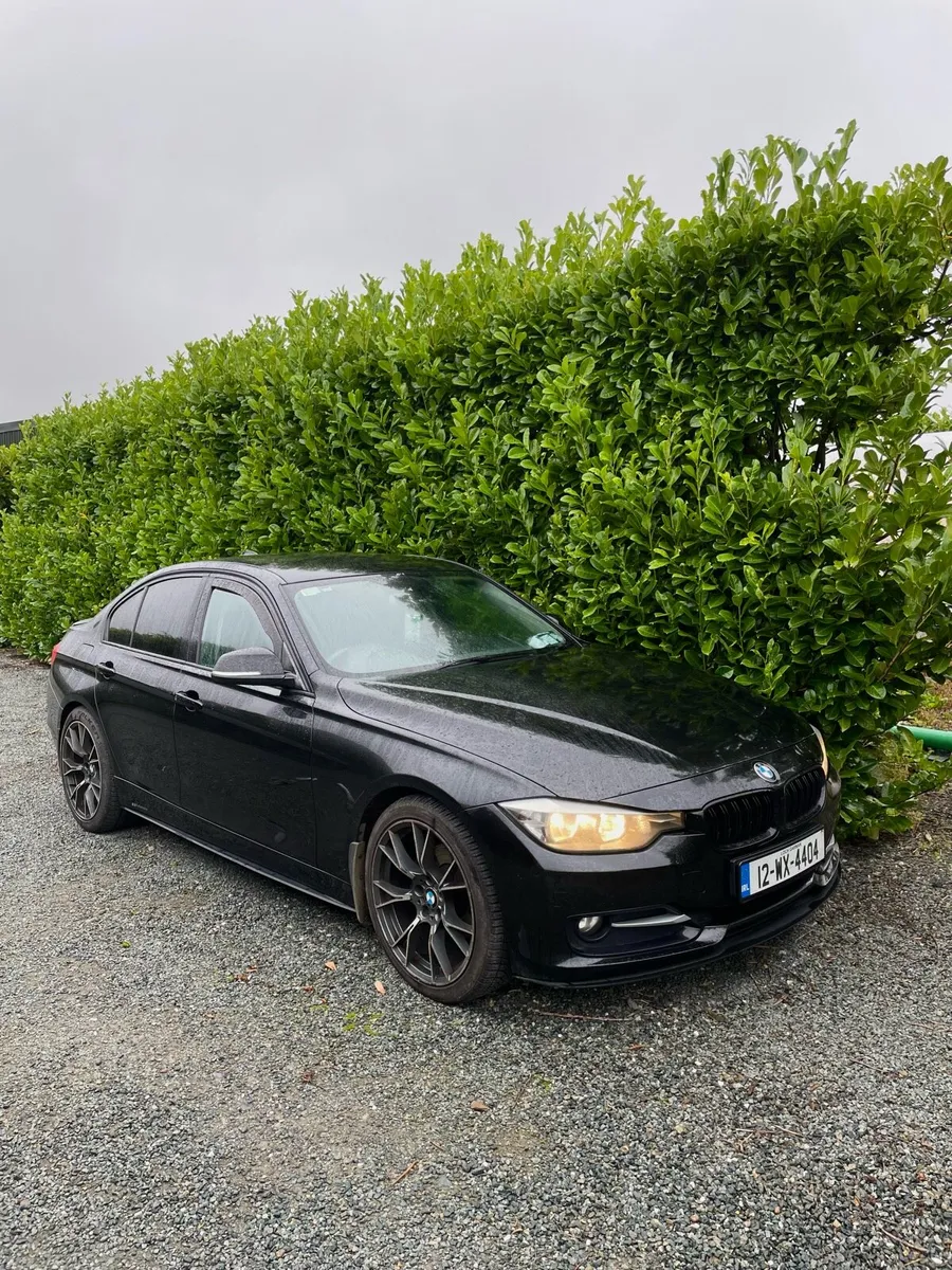 BMW 3-series Sport - Black leather interior - Image 1