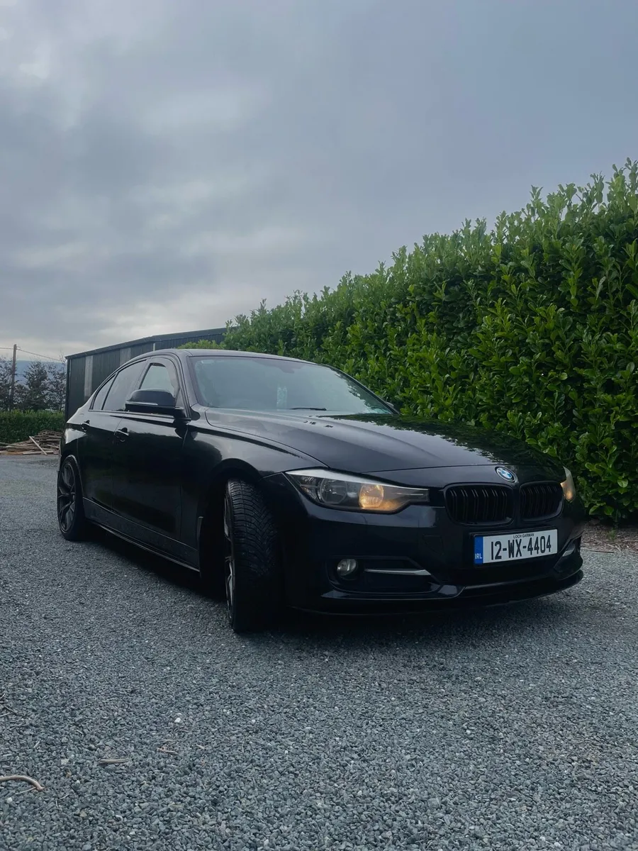 BMW 3-series Sport - Black leather interior - Image 2