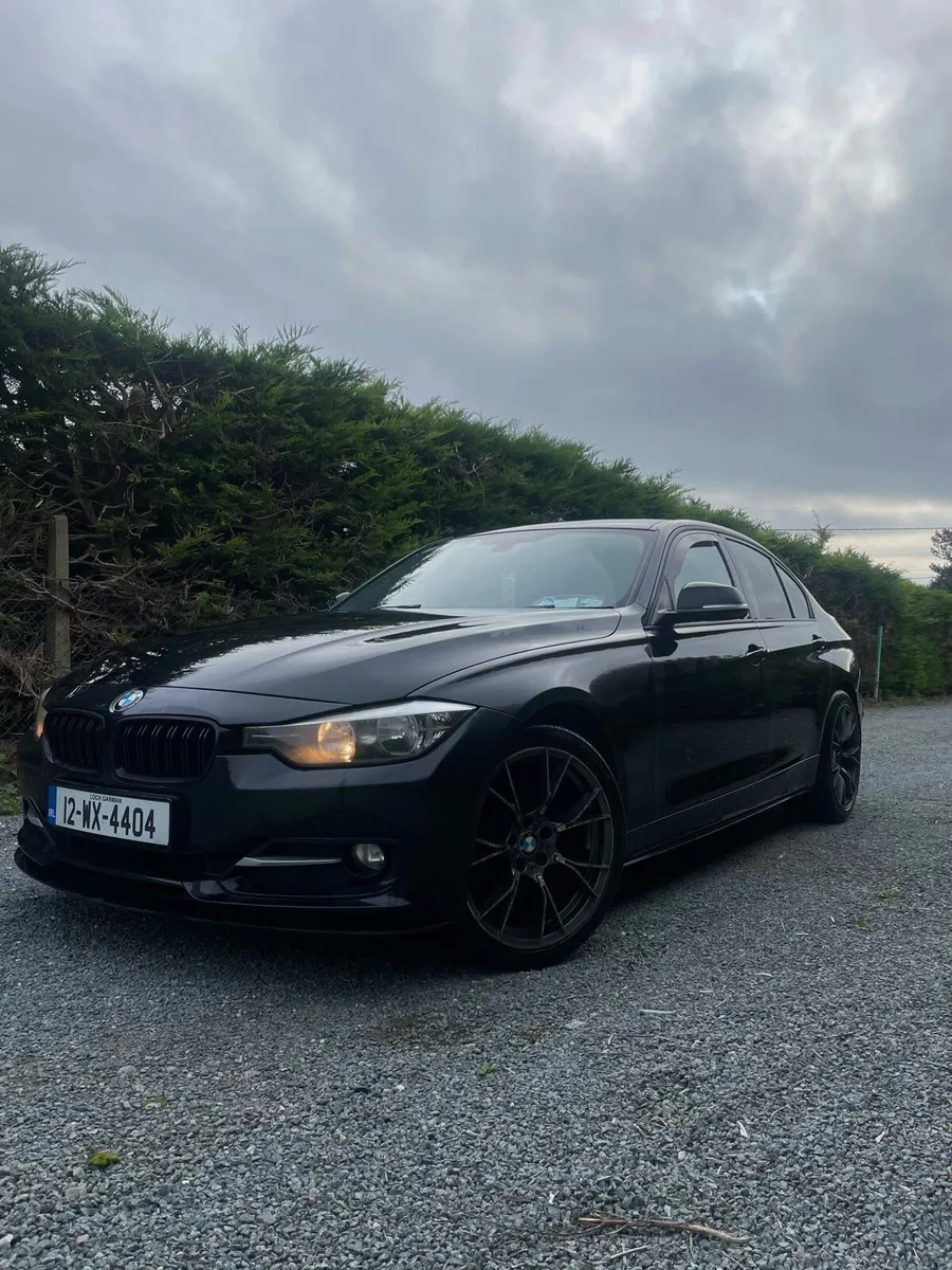 BMW 3-series Sport - Black leather interior - Image 3