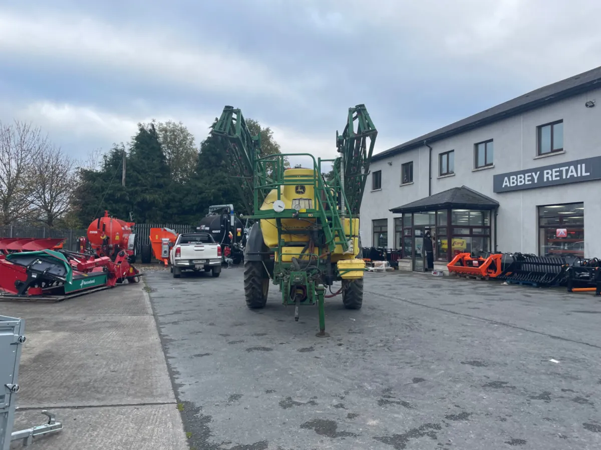 John Deere 840 Trailed Sprayer - Image 2