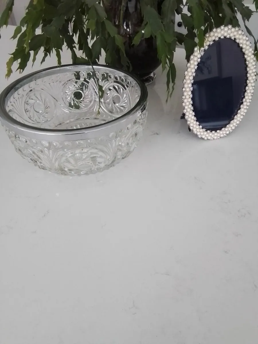 Vintage display bowl and picture frame