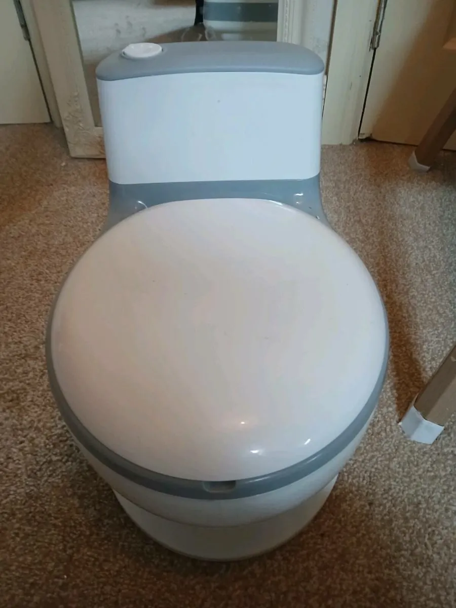 Highchair and potty - Image 2