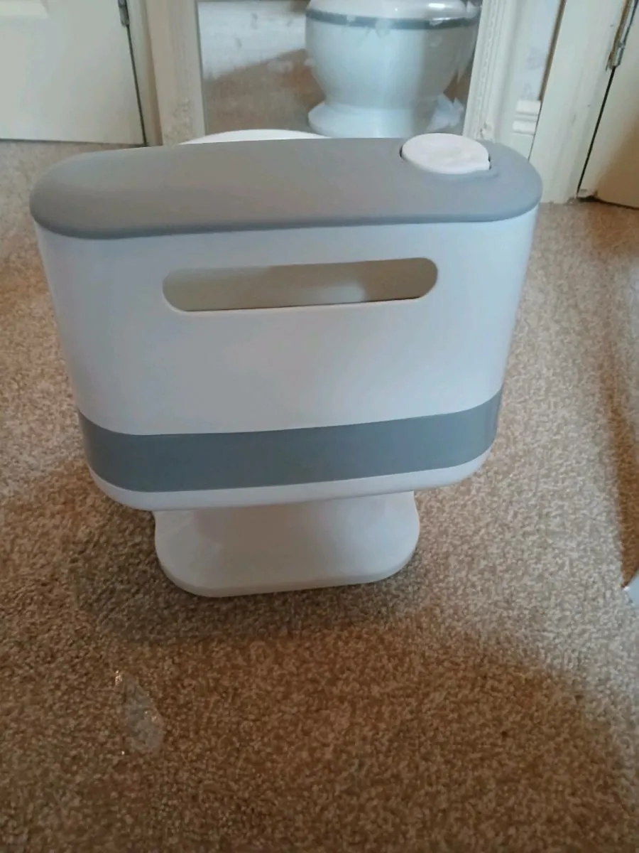 Highchair and potty - Image 3