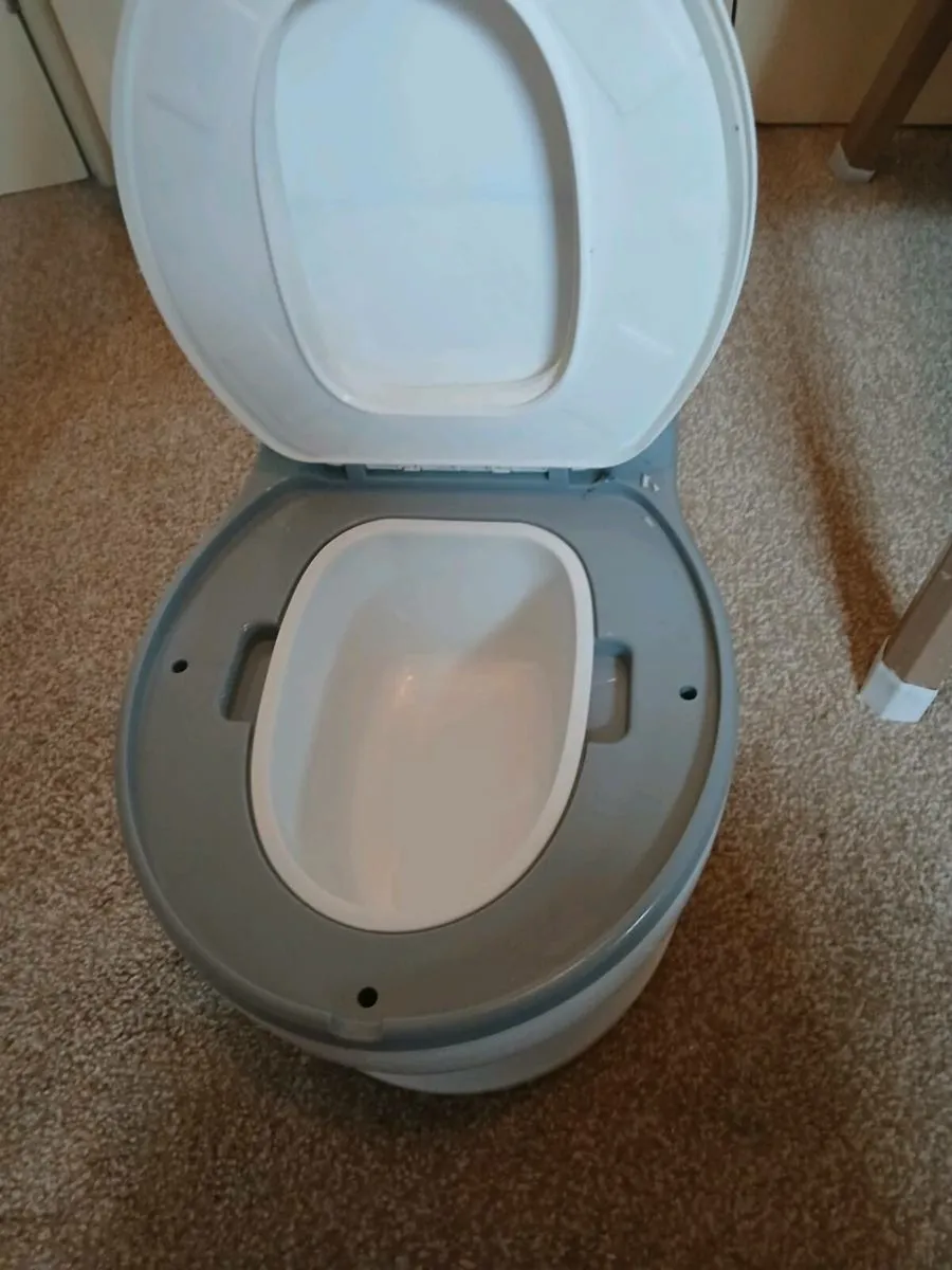 Highchair and potty - Image 4