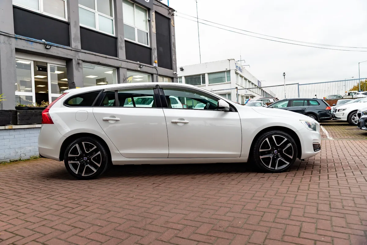 2.0D4 SE LUXURY 5DR ESTATE AUTOMATIC // GREAT VALU - Image 2