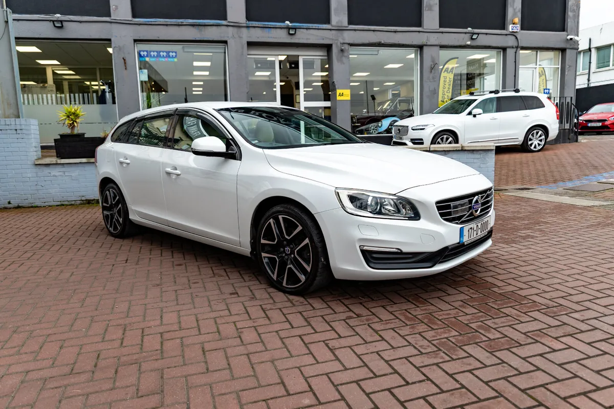 2.0D4 SE LUXURY 5DR ESTATE AUTOMATIC // GREAT VALU - Image 1
