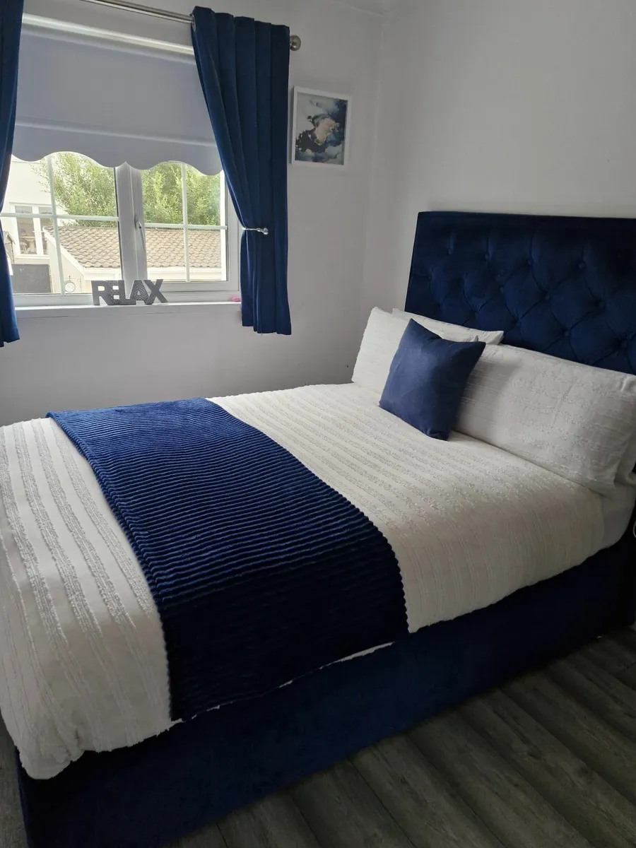 Bedroom furniture - Image 1