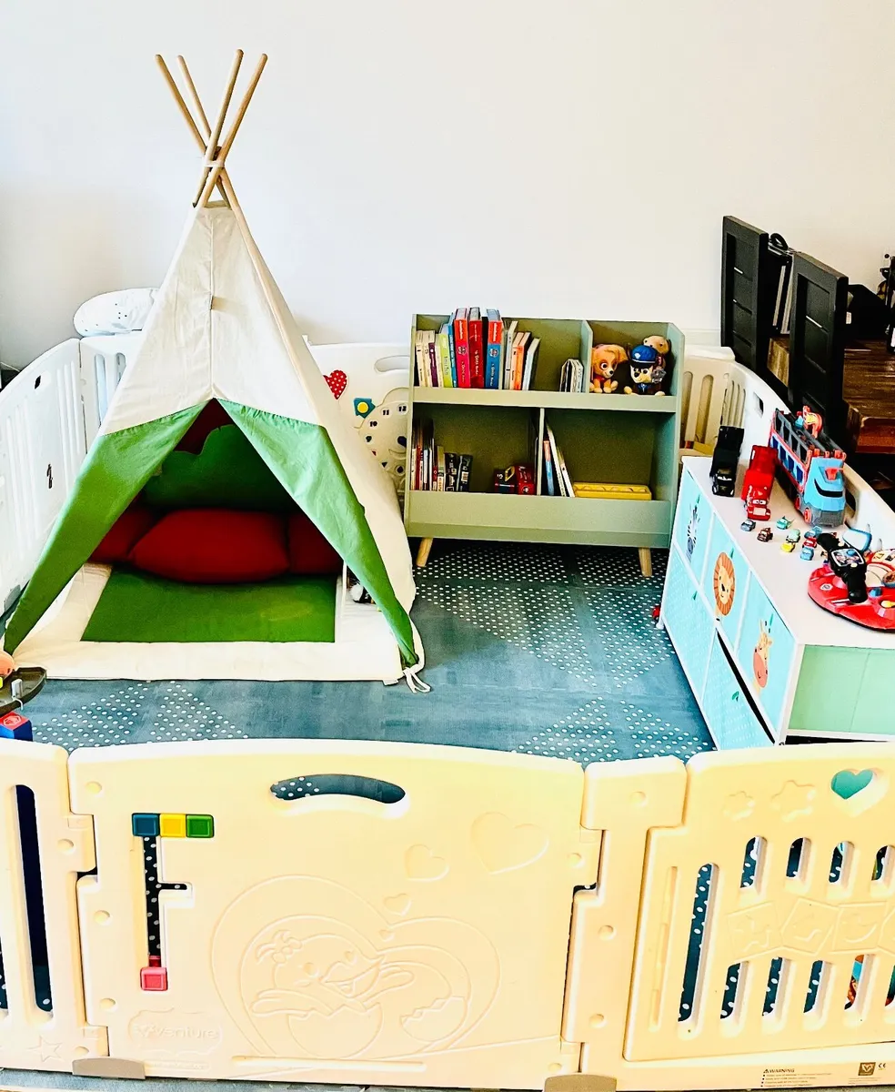 Venture - Playpen - Image 1