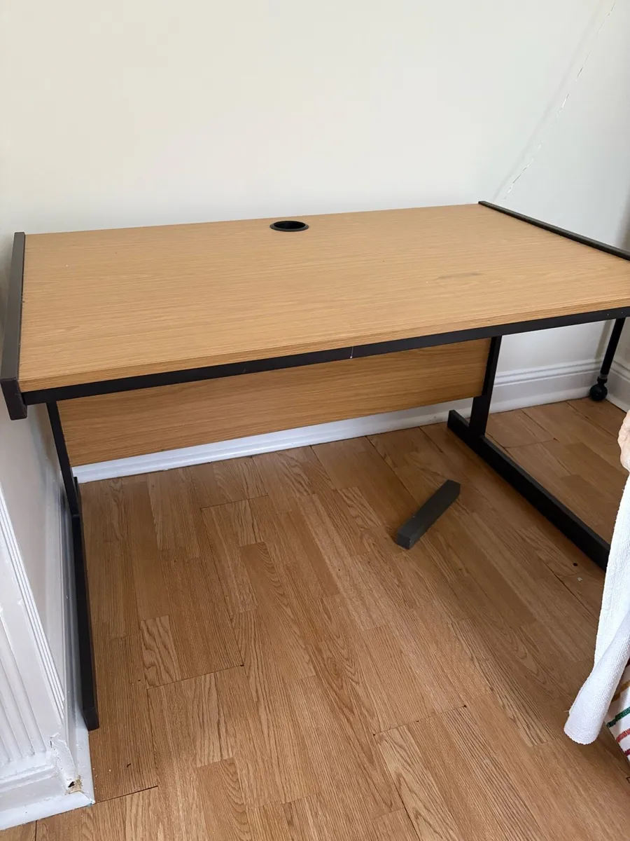 Free desk