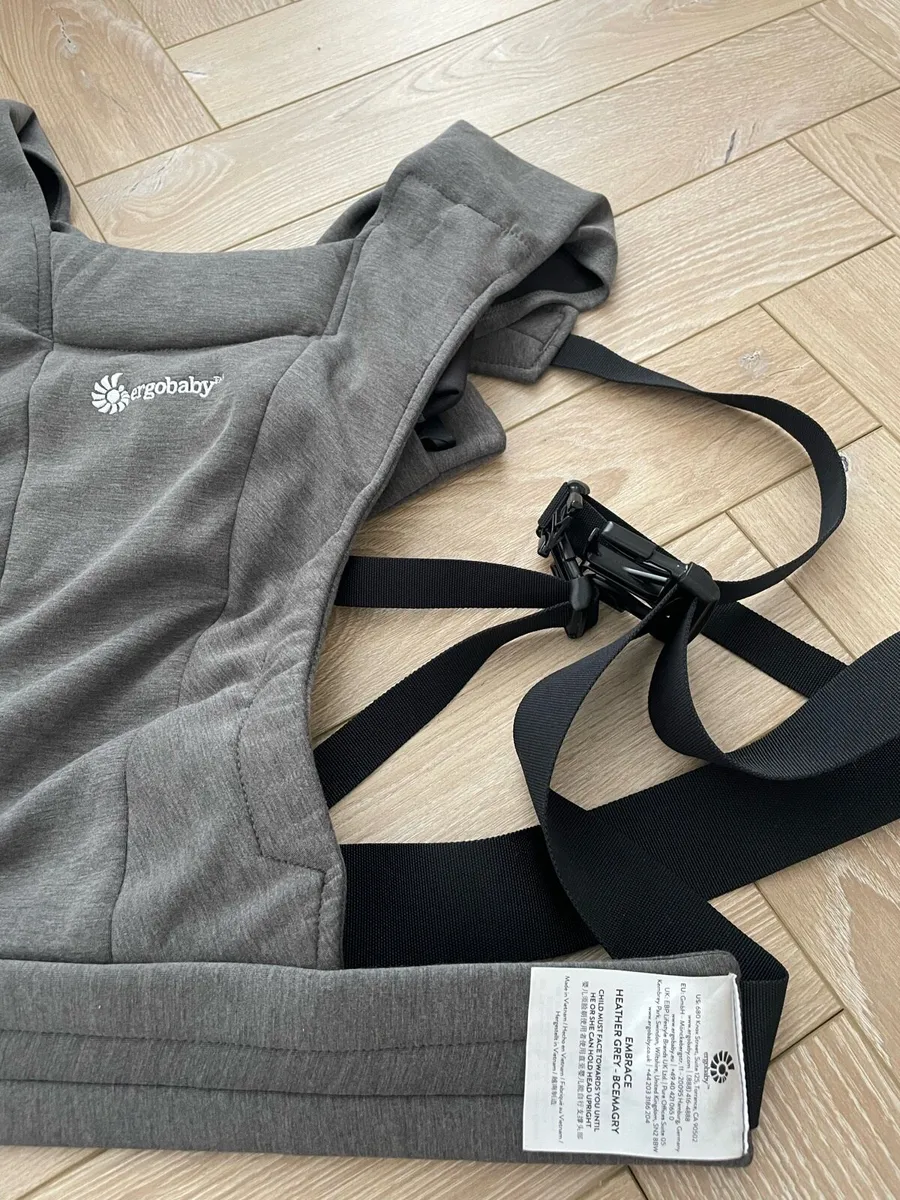 Ergobaby Embrace Sling - Image 4
