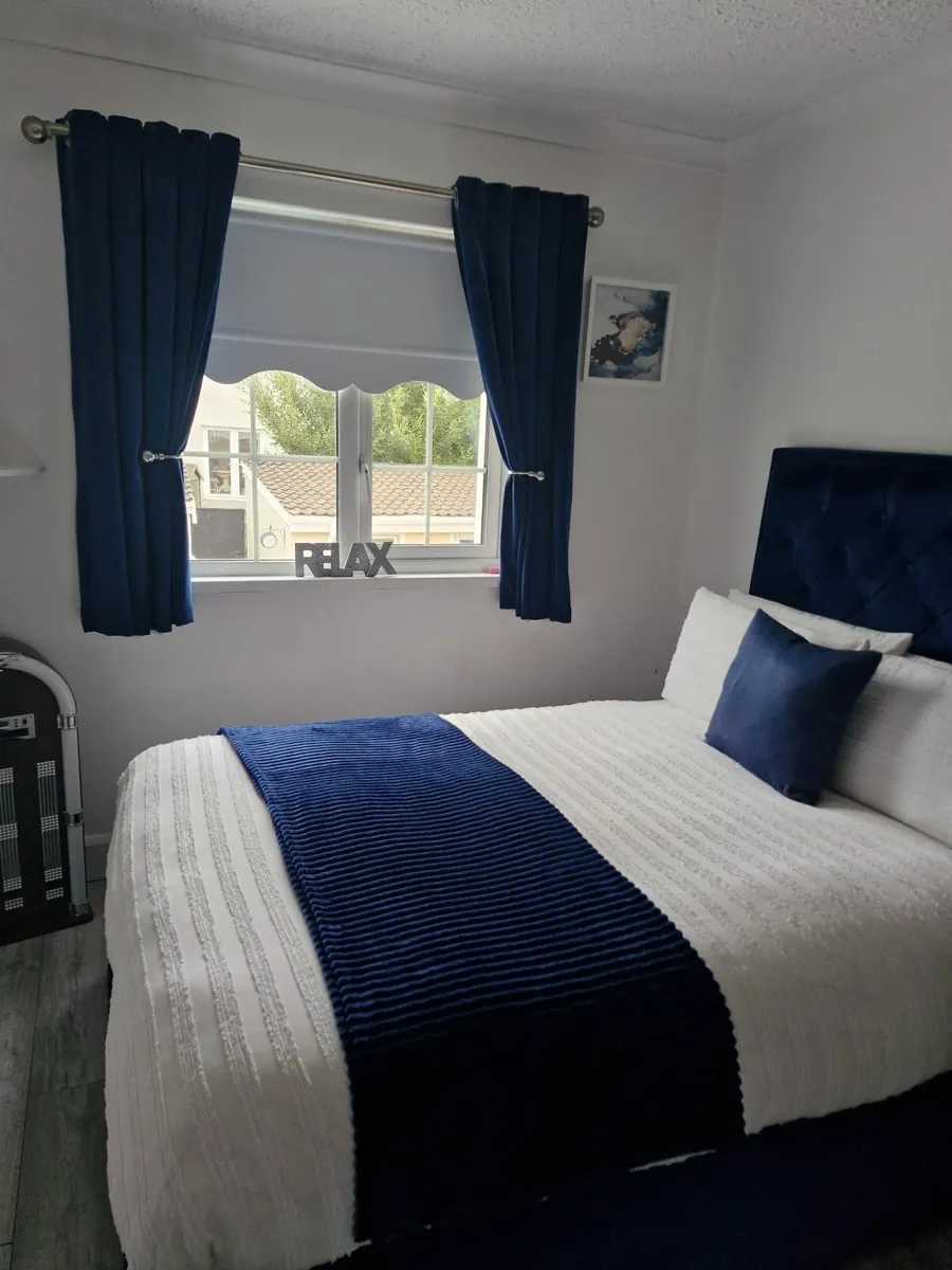 Bedroom furniture - Image 2