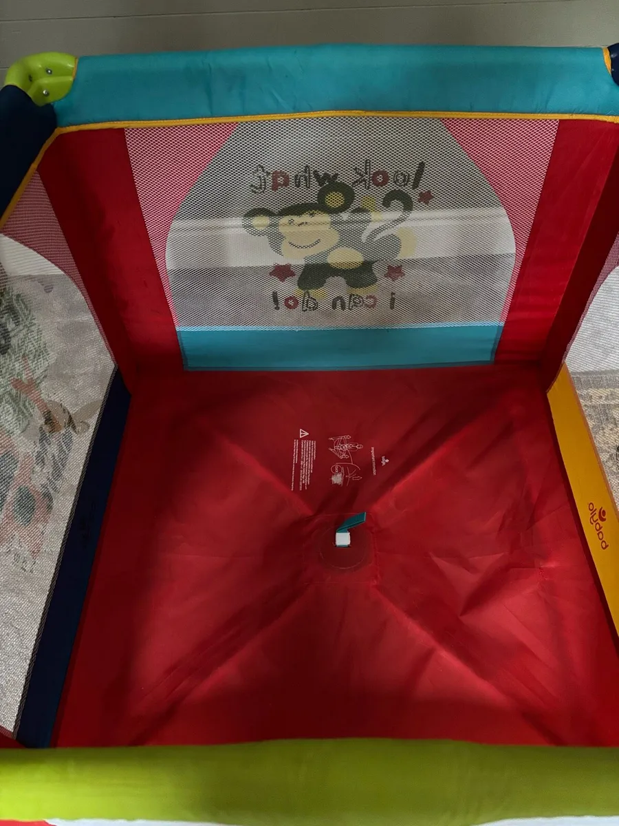 Baby travel cot - Image 2