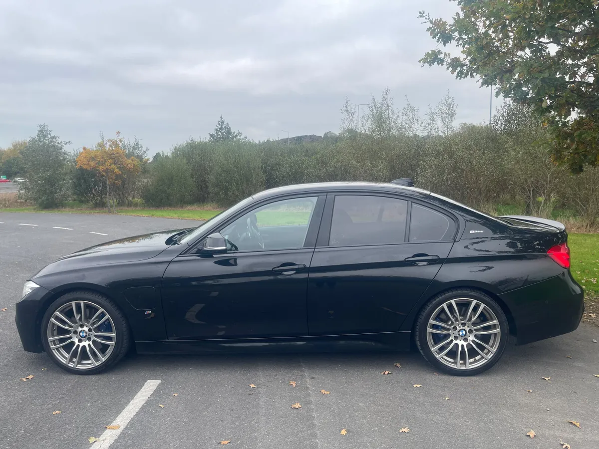 BMW 3-Series 2018 Top spec - Image 4