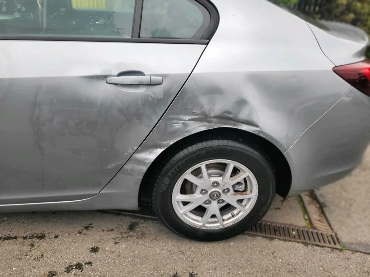 141 opel insignia  nct and tax - Image 2