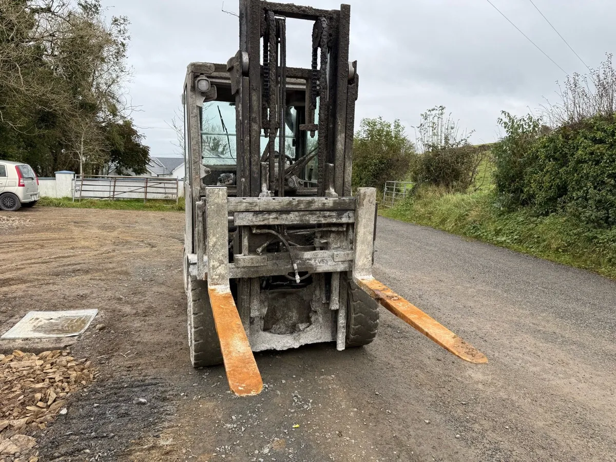 Forklift - Image 4
