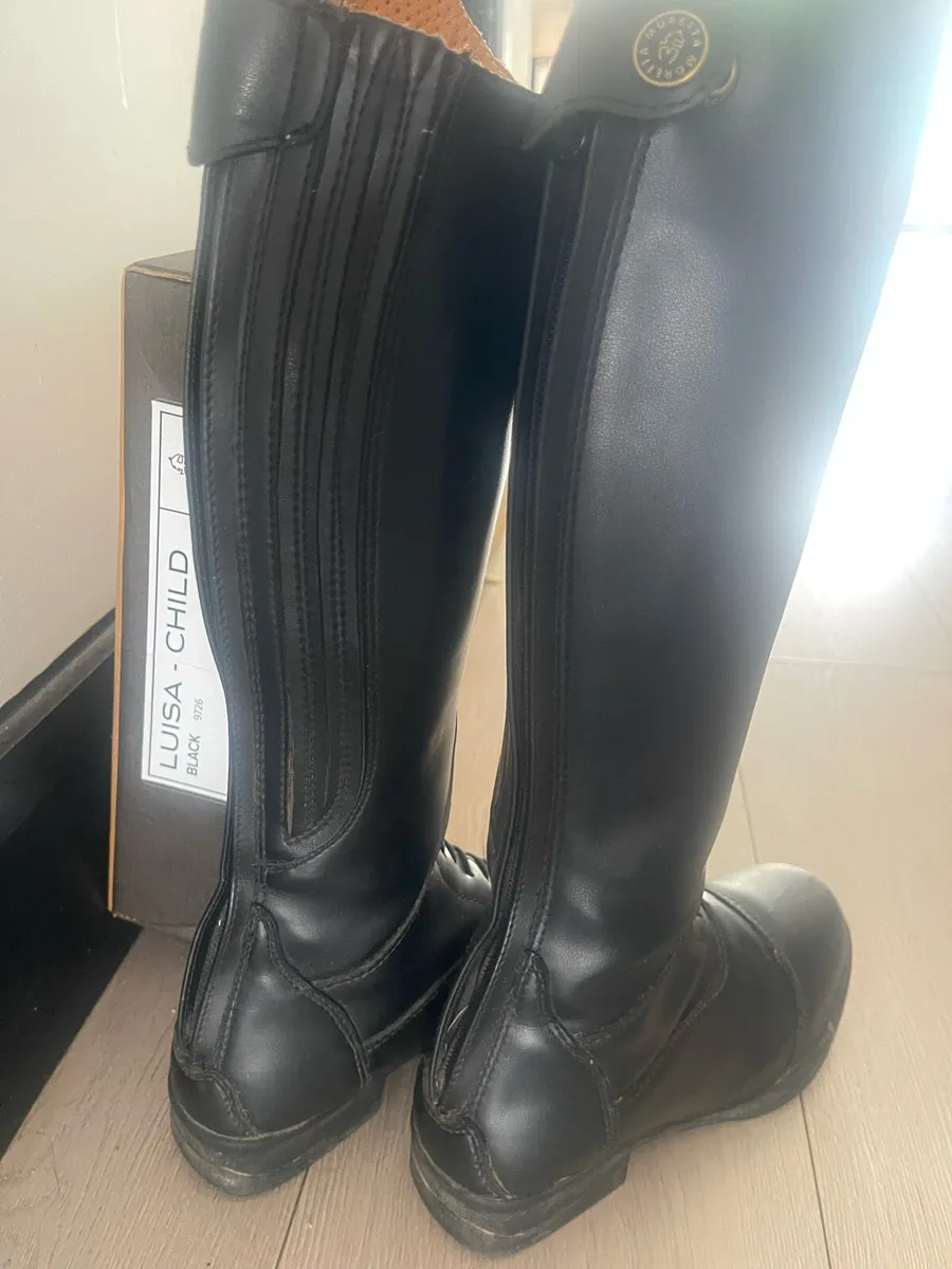 Horse ridding boots & clothes - Image 3
