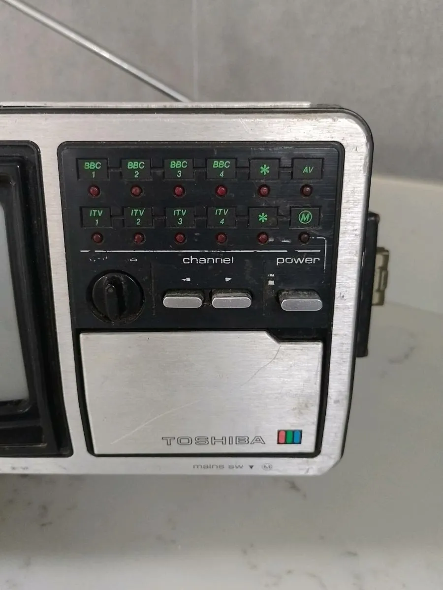 1978 portable Toshiba colour television - Image 1