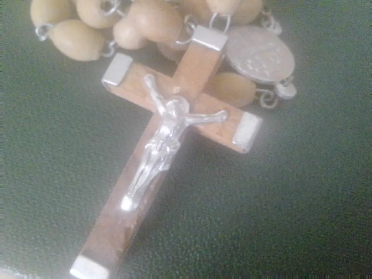 VINTAGE HAND CARVED PINE WOODEN ROSARY BEADS - Image 1