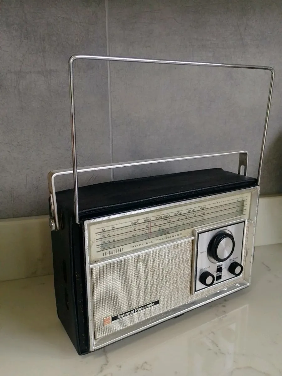 1963 National Panasonic R-441B  radio - Image 1