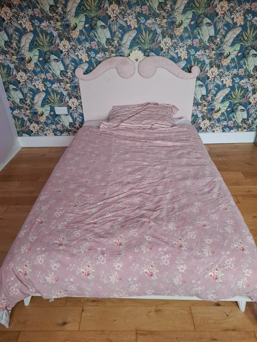 Girls bed - Image 2