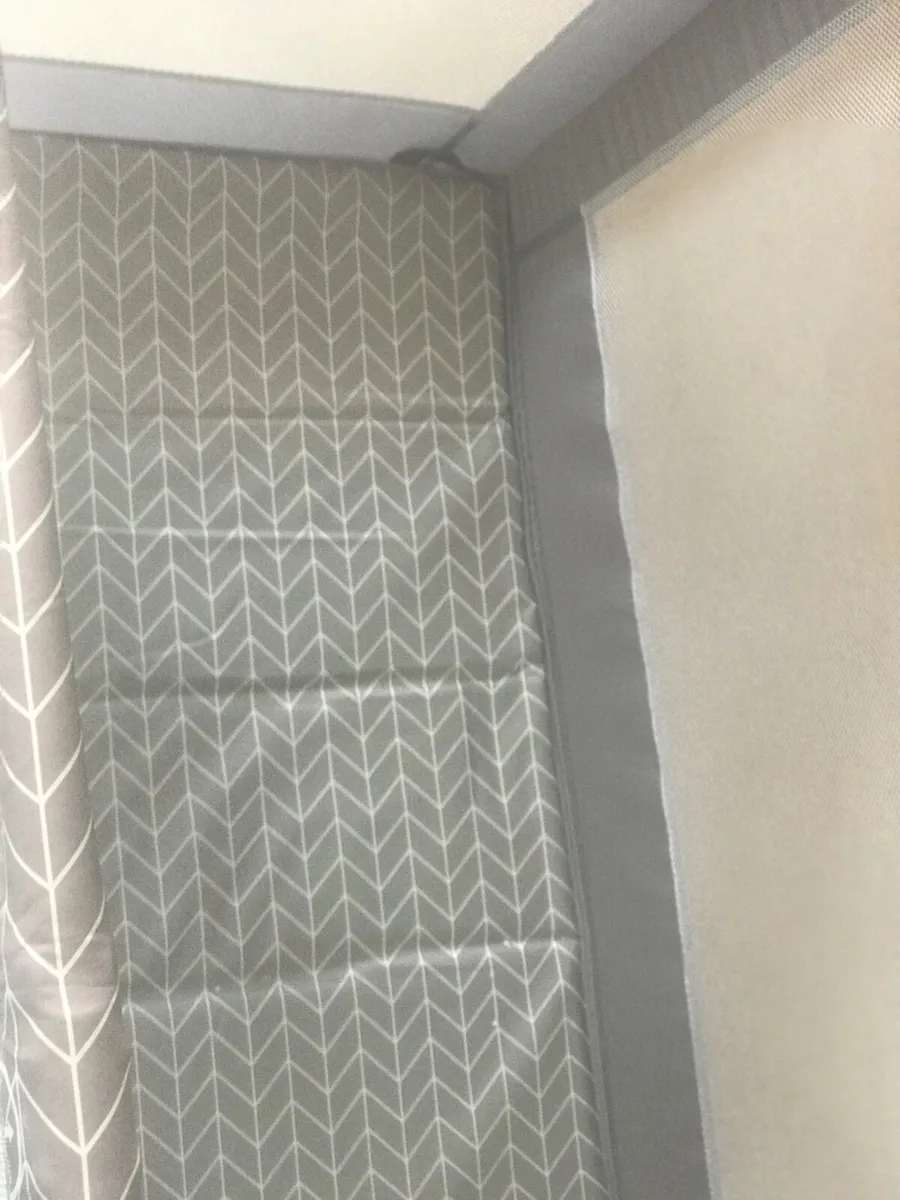 Baby Travel Cot - Image 4