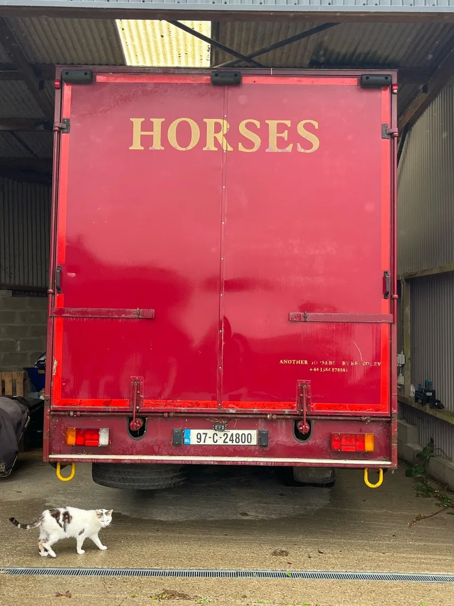 3 Horse Lorry - Image 1