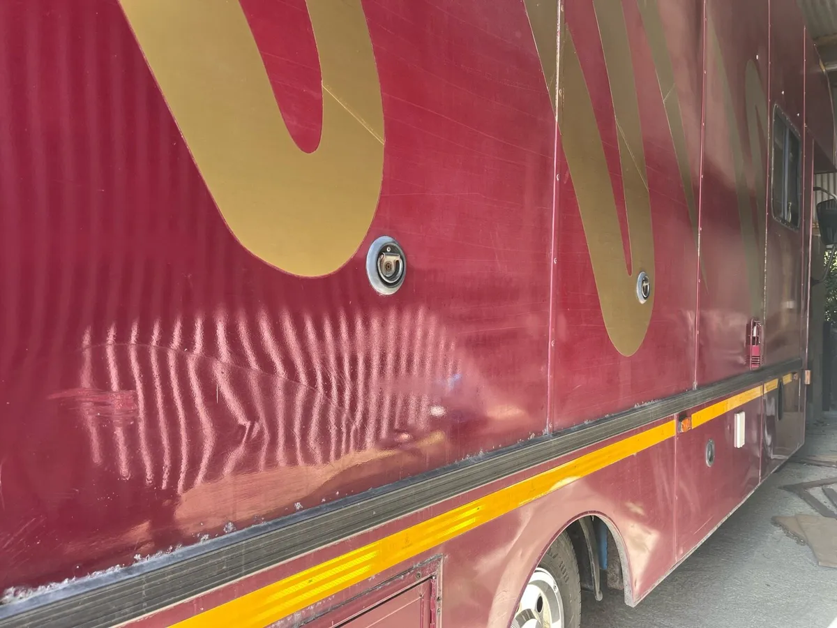 3 Horse Lorry - Image 3