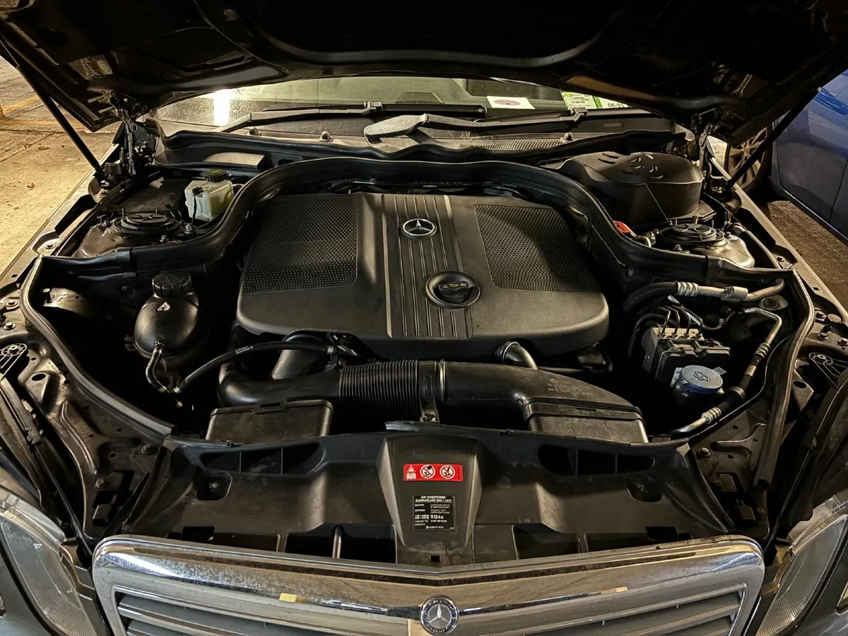 Mercedes-Benz E220 Elegance 2010- for Parts/Repair - Image 2