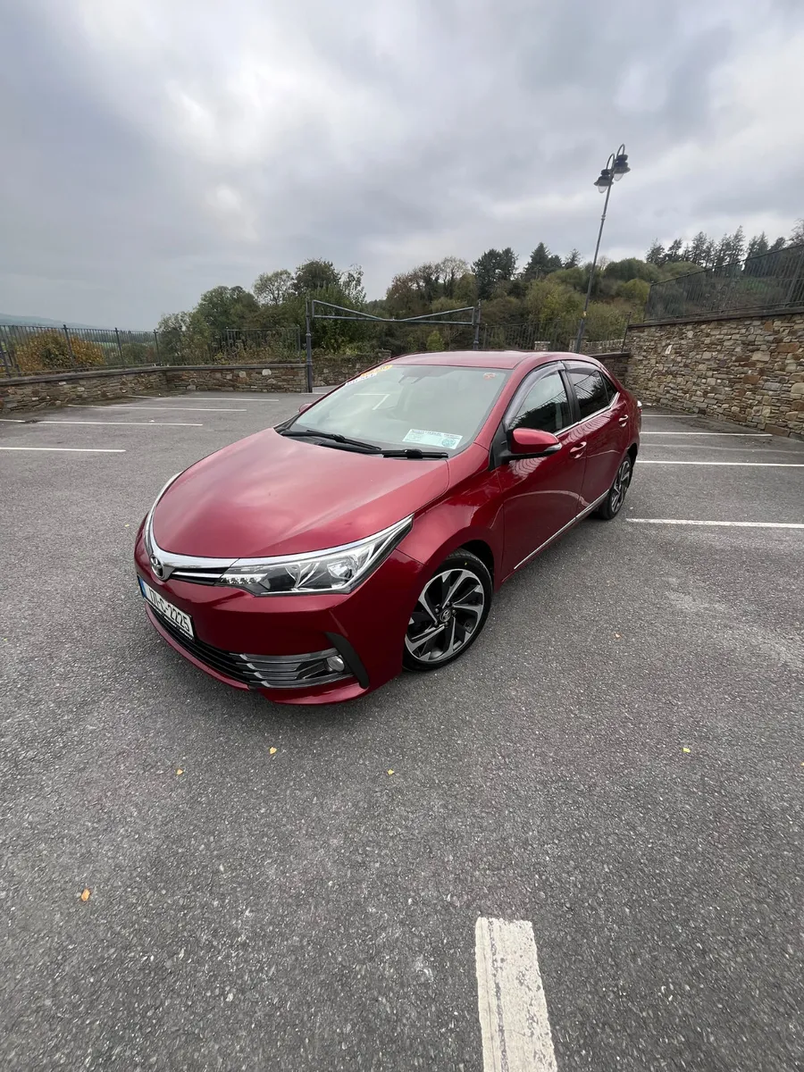 Toyota Corolla 2017 - Image 2