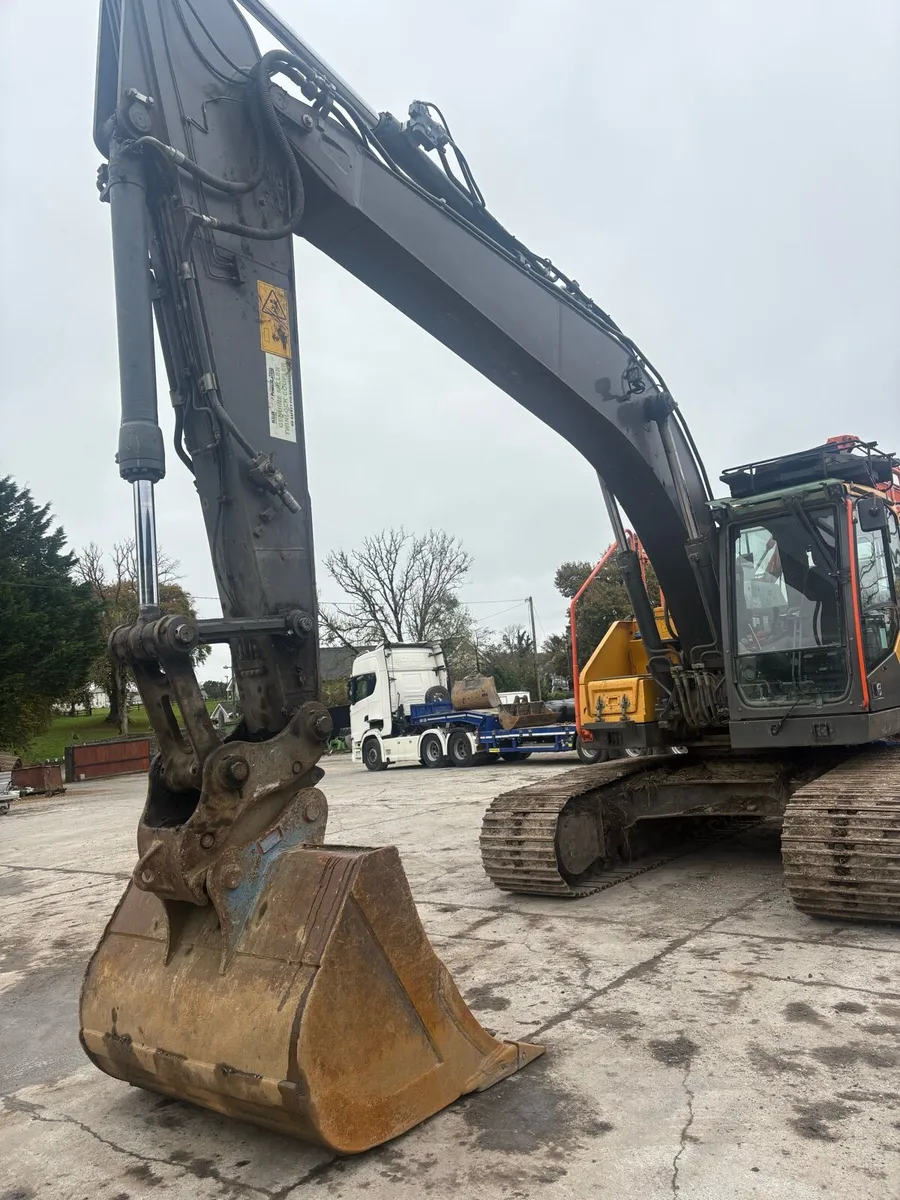Volvo 220EL - Image 3