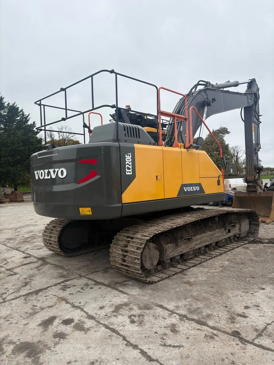 Volvo 220EL - Image 4