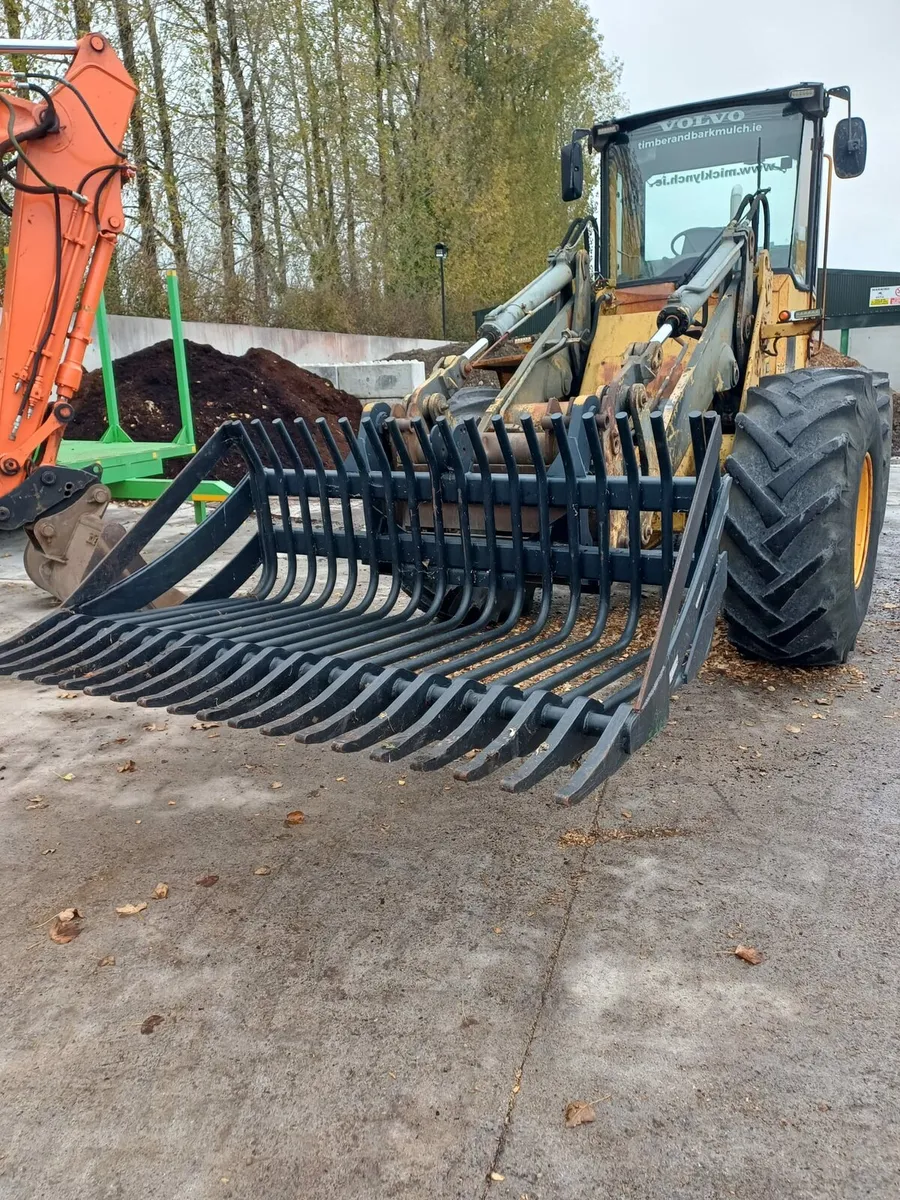 Volvo L90B Loading Shovel - Image 4