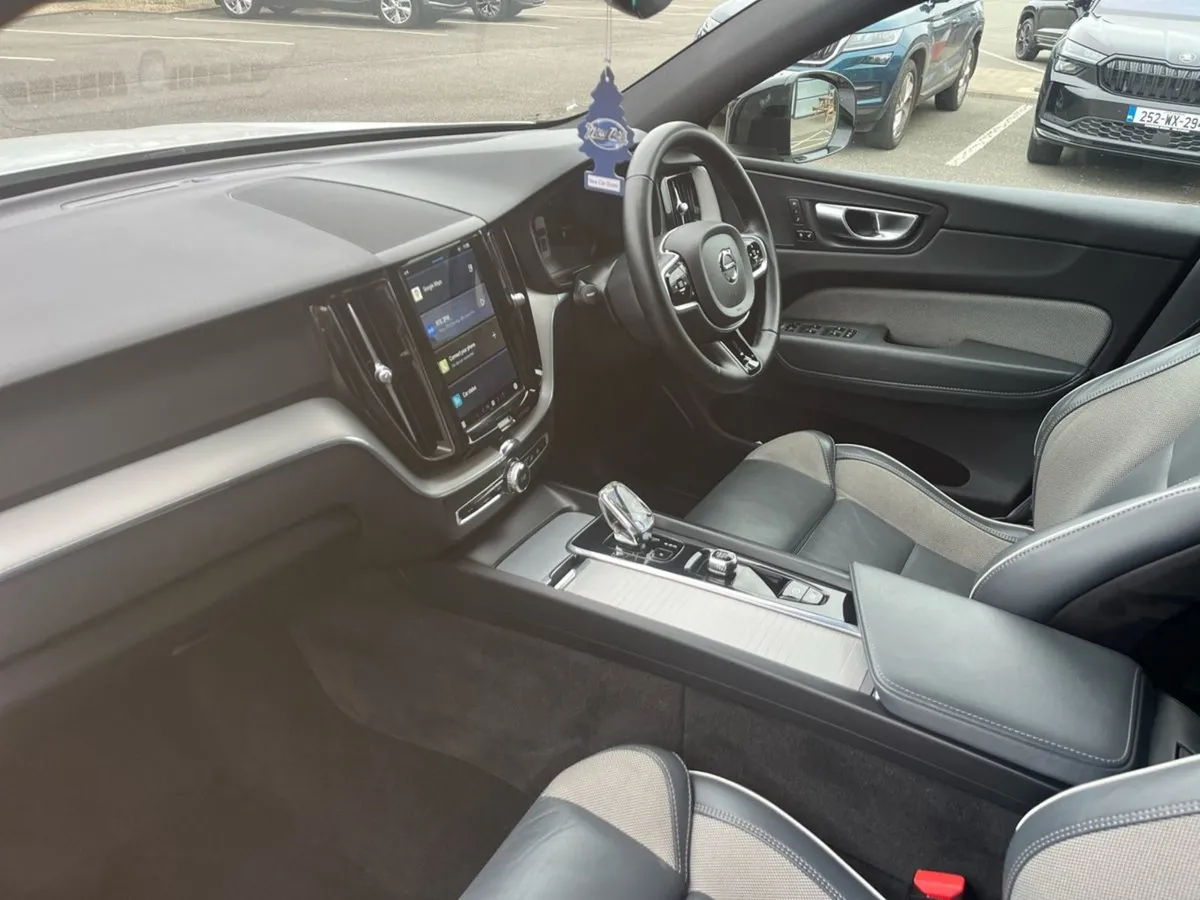 Volvo XC60 T6 Recharge Phev 350hp AT8 Plus Dark - Image 3