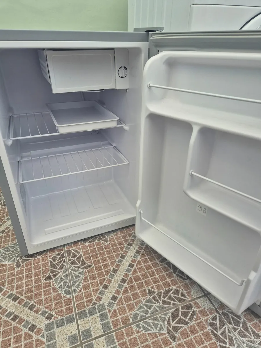 LOGIK LTT68S23 Mini Fridge - Silver - Image 4